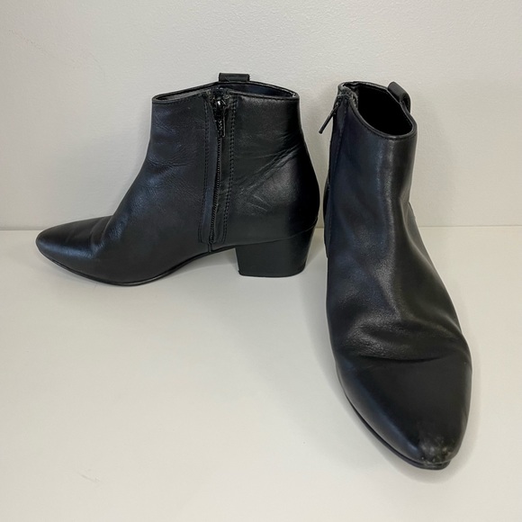Size 7 black faux leather booties - Picture 2 of 3